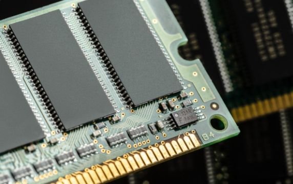 DDR4 vs DDR5 RAM Speed and Performance