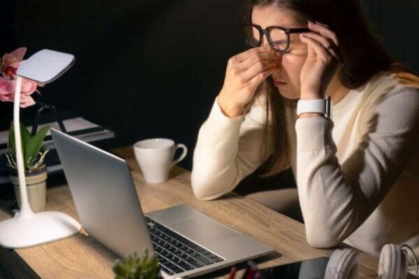 How to Reduce Screen Fatigue While Working Online