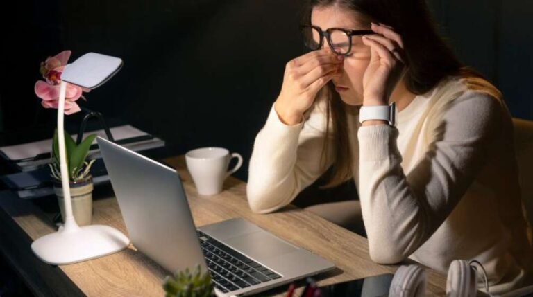 How to Reduce Screen Fatigue While Working Online