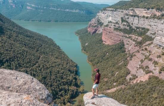 Are Hidden Travel Spots Better Than Popular Attractions